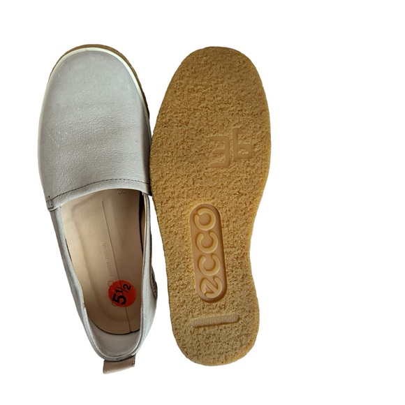 ECCO Women's Crepetray Slip on Loafer - Picture 2 of 4